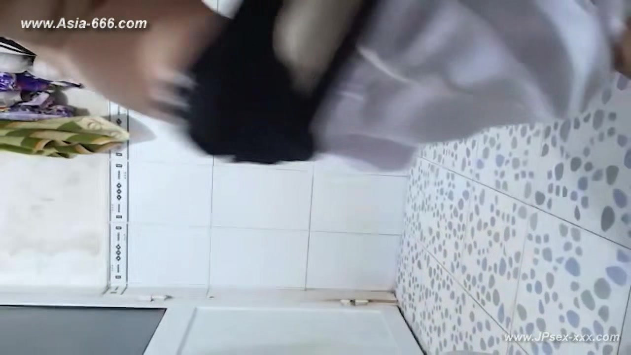 peeping chinese bath.83