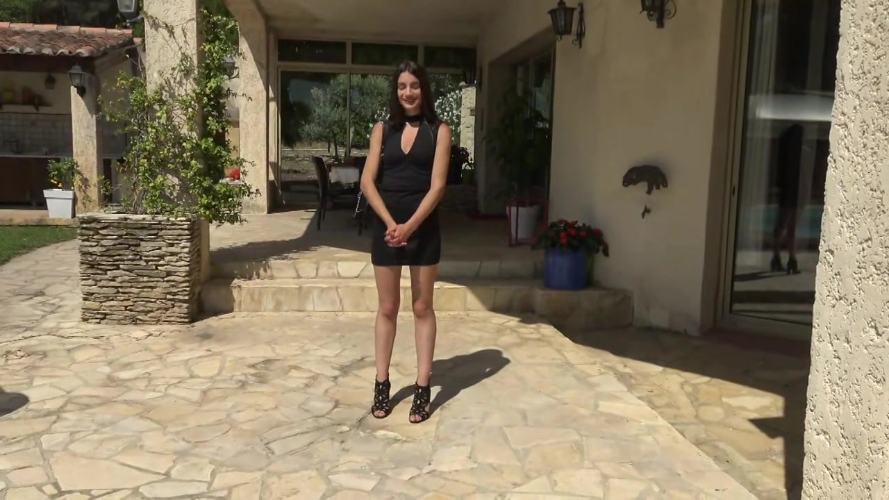 Emilie, 30 years old, from Arles! - Jacquie et Michel TV