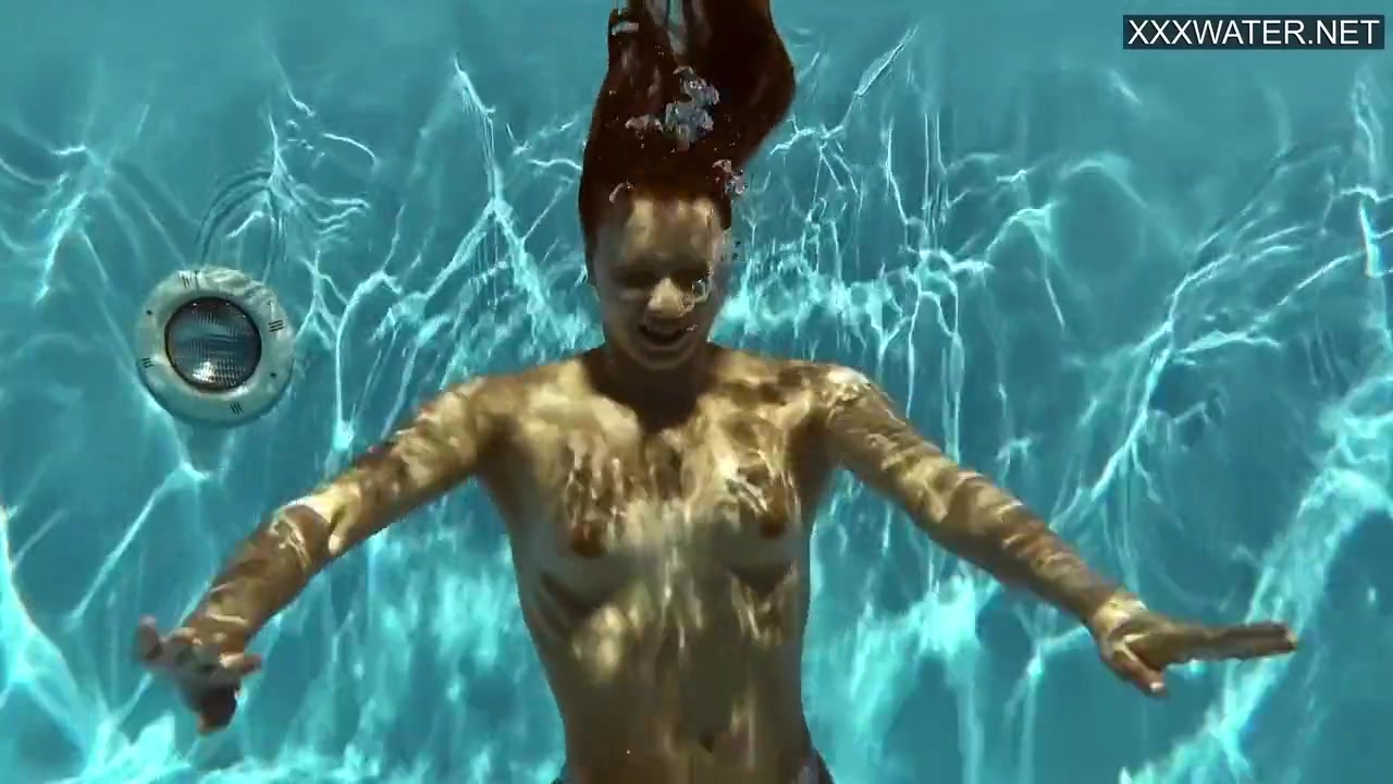 Mia Split - Russian Gymnast Swimming