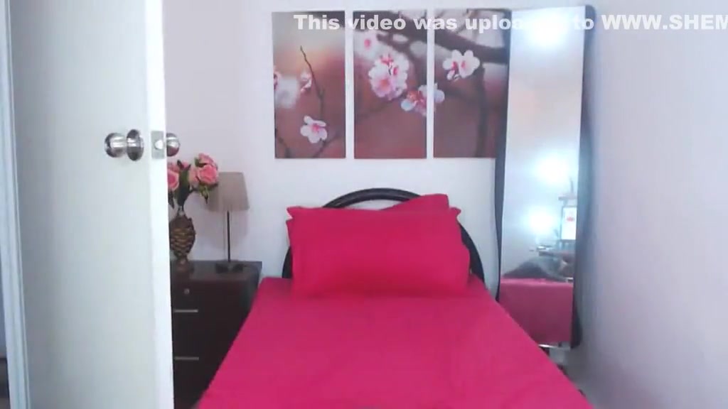 wild sheboy Plays Her ravishing wazoo gap