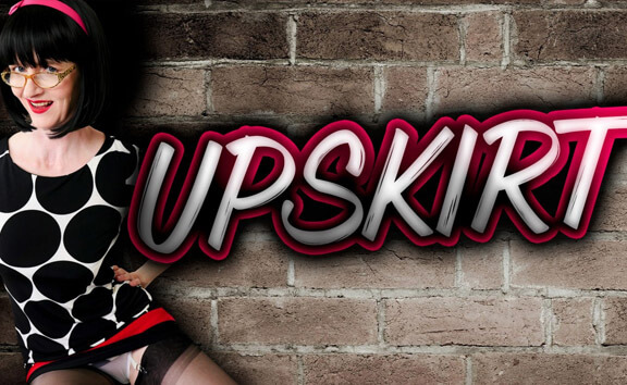 Naughty Julia in Upskirt - FFStockings