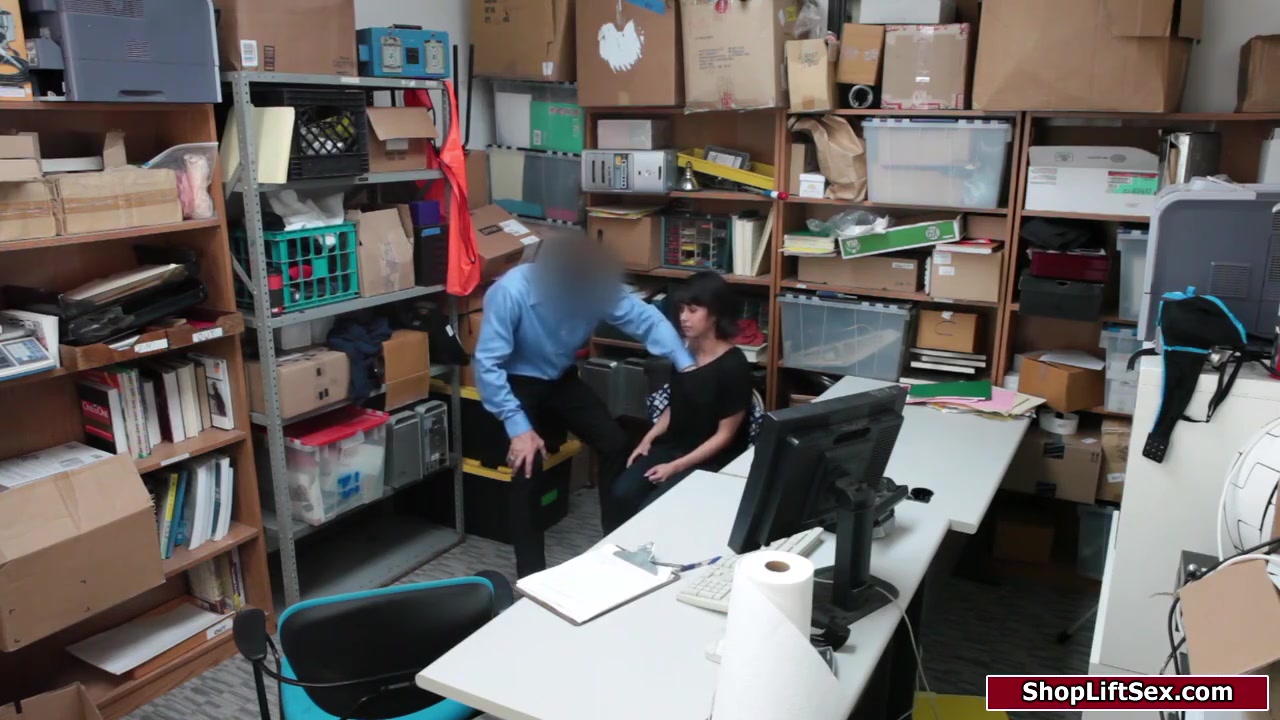 Lucky Officer Fucks A Sexy Latina Thief