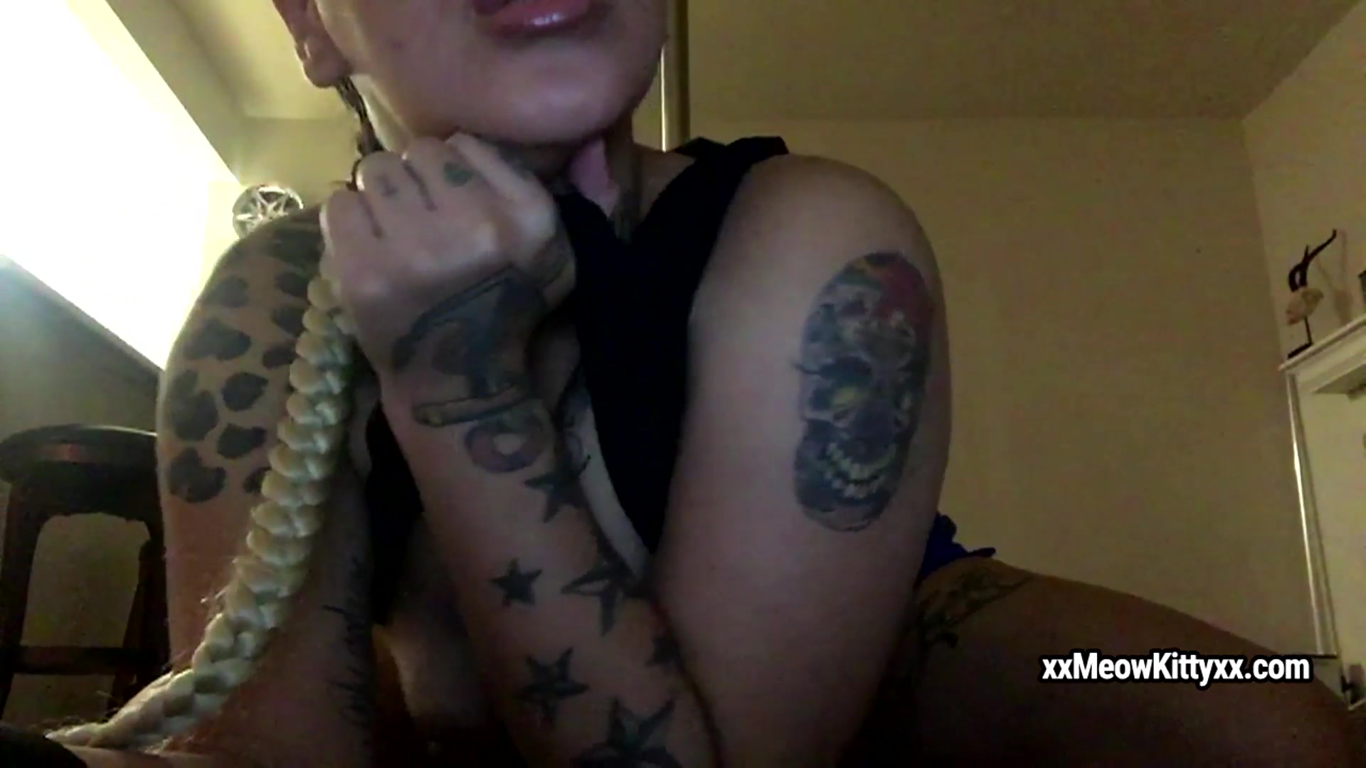 Well favoured Meow Kitty dance on the pole in her apartment