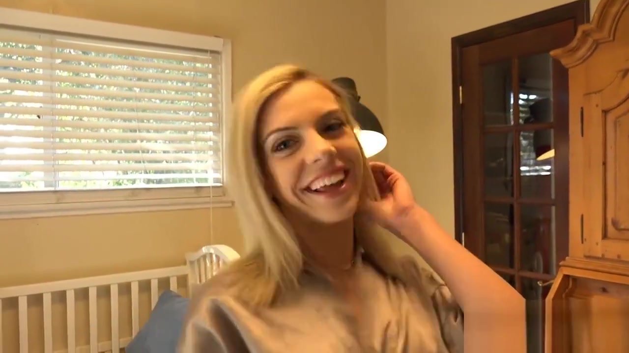 My teen 18+ stepsister showed tight body and I licked her
