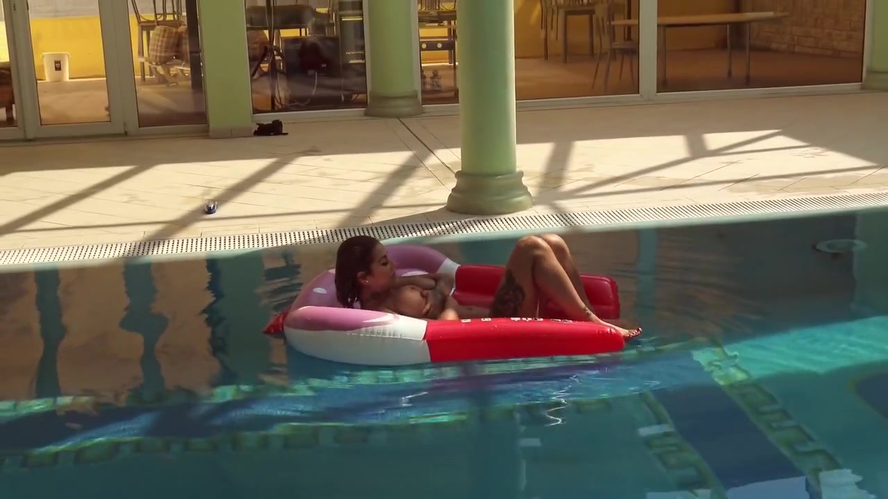 Heidi Van Horny In Slight Pussy Rubbing By On Poolside