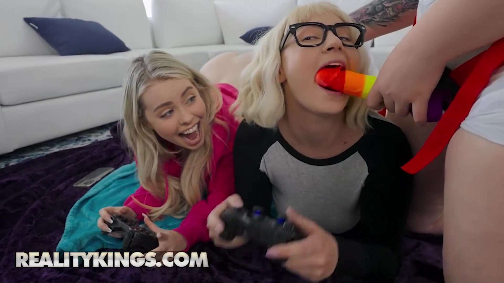 REALITY KINGS - Gamer Girls Haley Spades, Abigaiil Morris Cara May Share A Strap On In The Living Room