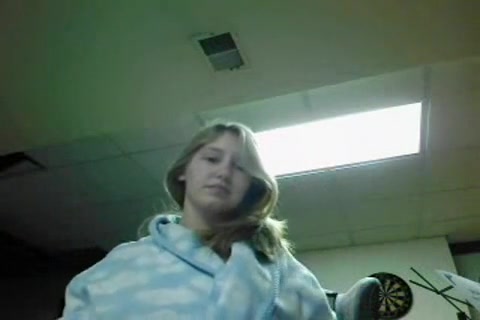 Young webcam model teasing the viewers with her amazing boobs