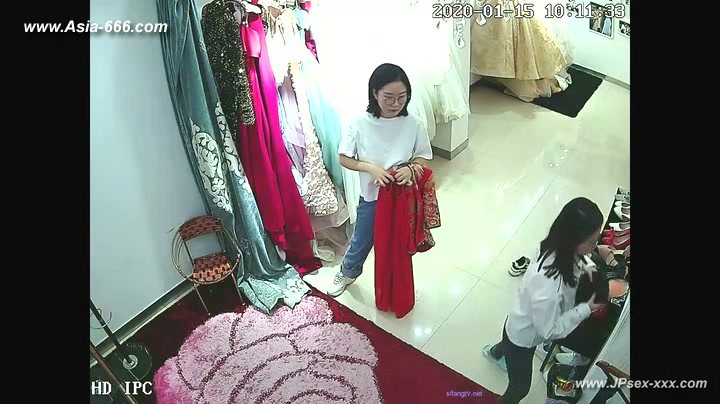 Hackers use the camera to remote monitoring of a lover's home life.***
