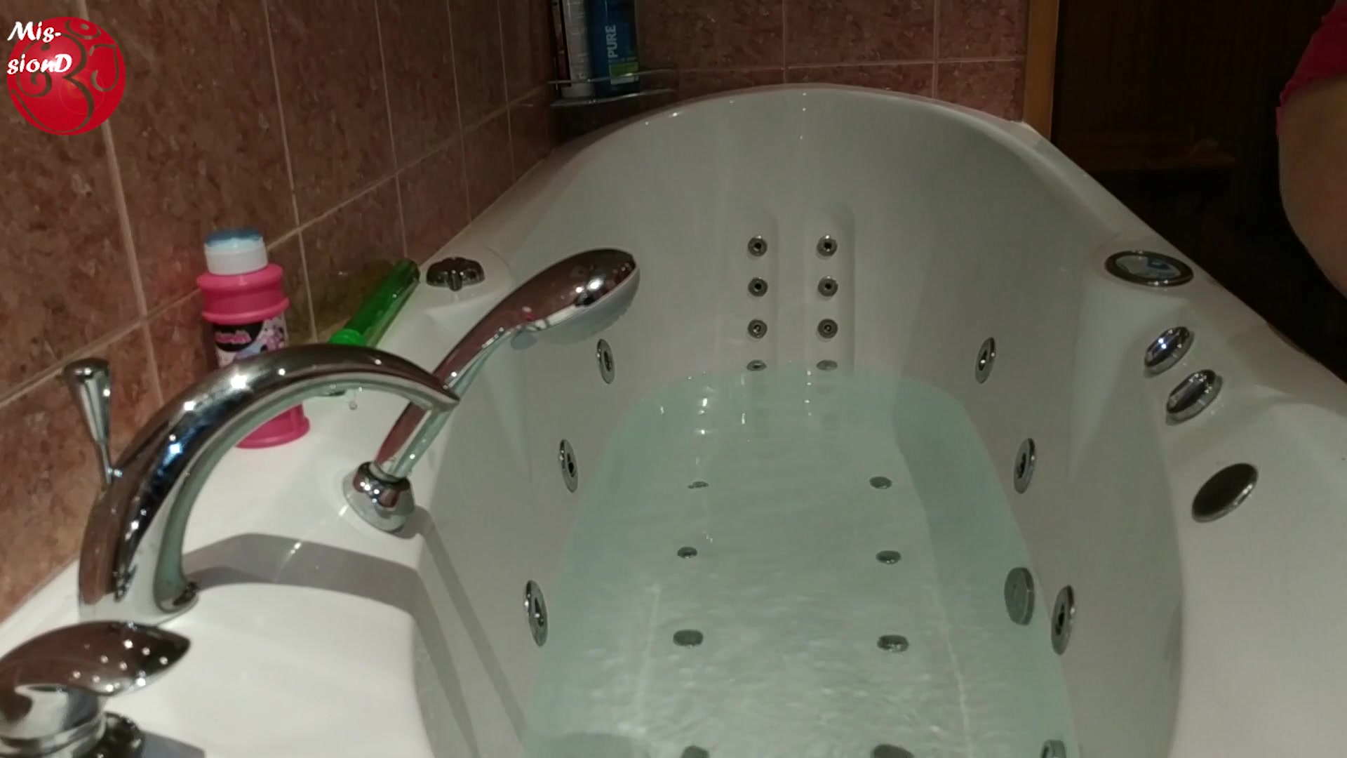 Lollipop Foot Bathtub - Sex Movies Featuring Findom Goaldigger