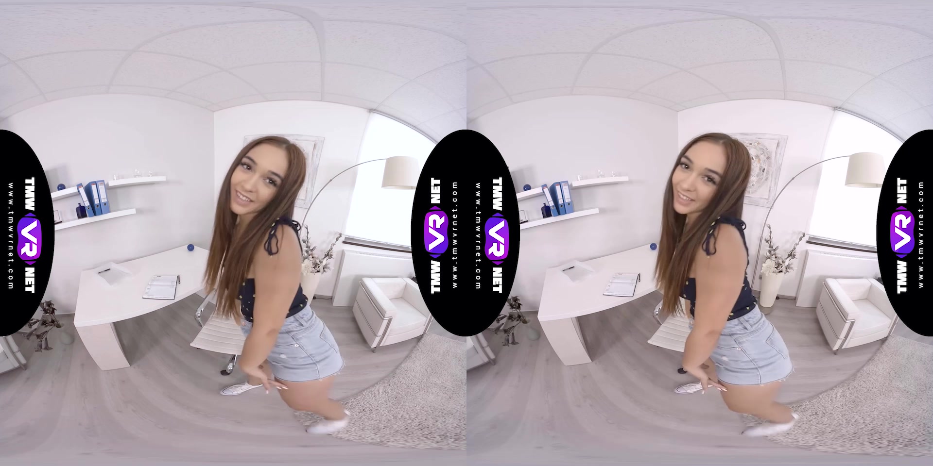 Naughty girl discovers an orgasm - TmwVRnet