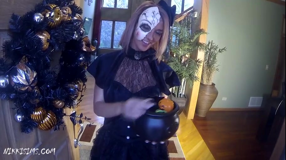 Nikki Trick Or Treat Video