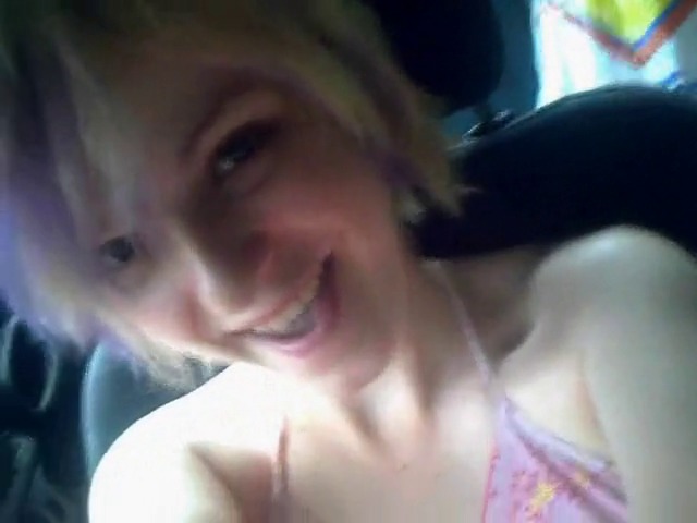 Petite emo teen 18+ sucking it in car