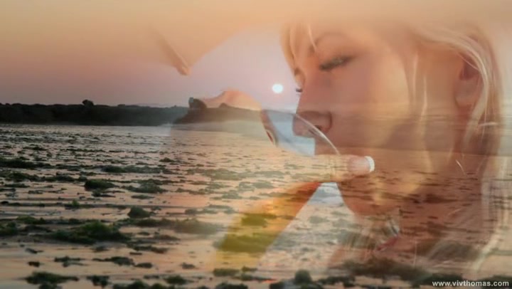 Sunrise Lovers - Nicole Smith & Taylor Shay - VivThomas