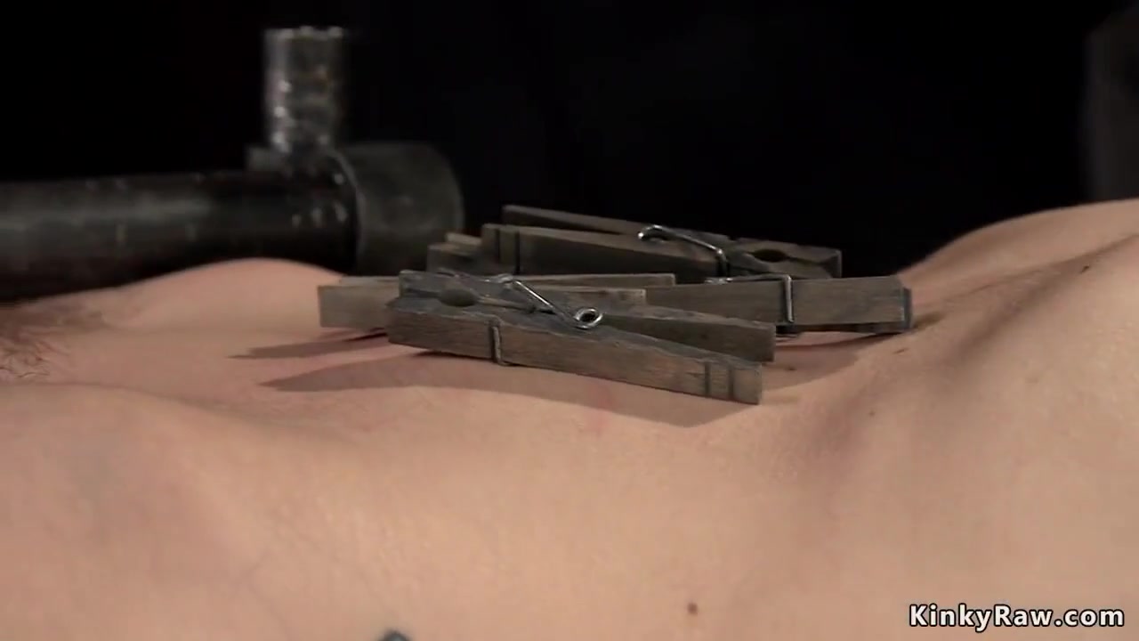 Slave Locked In The Air In Metal Device