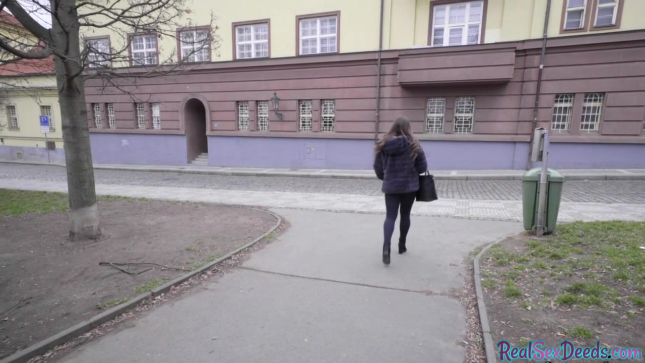 Pulled european fucks in public as she wants some easy cash