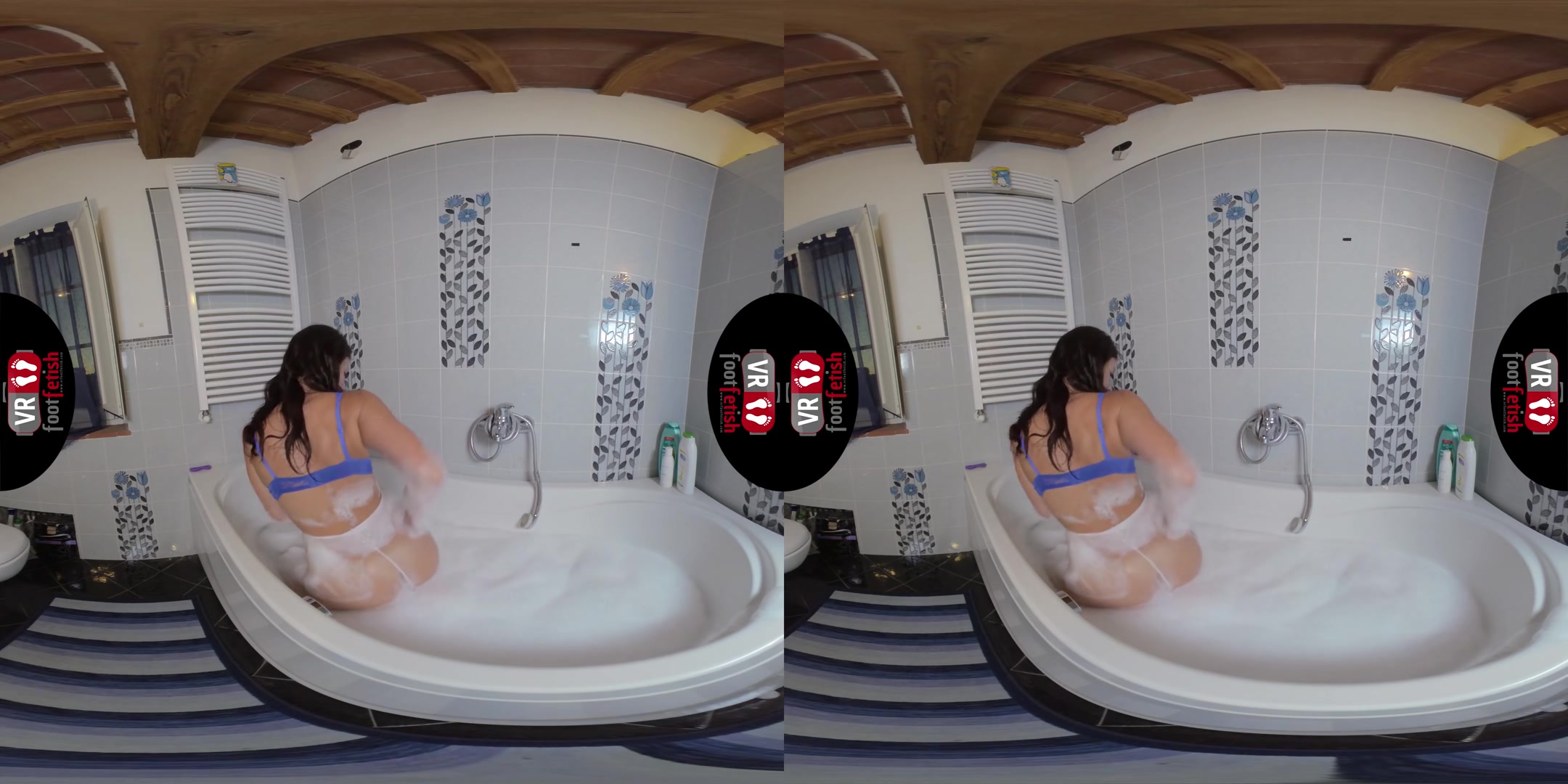 Insanely Sexy Lilian Takes A Bath With Her Nylons On - VRFootFetish