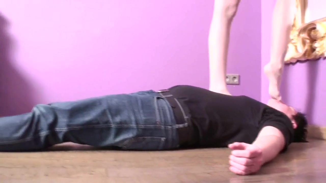 Posing on slave in the mirror by Foot Girls