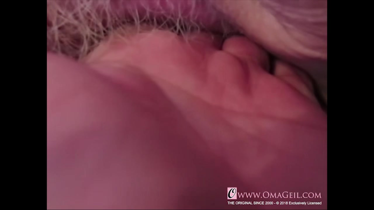 OmaGeiL Real Granny Juicy Pussy Closeup Video