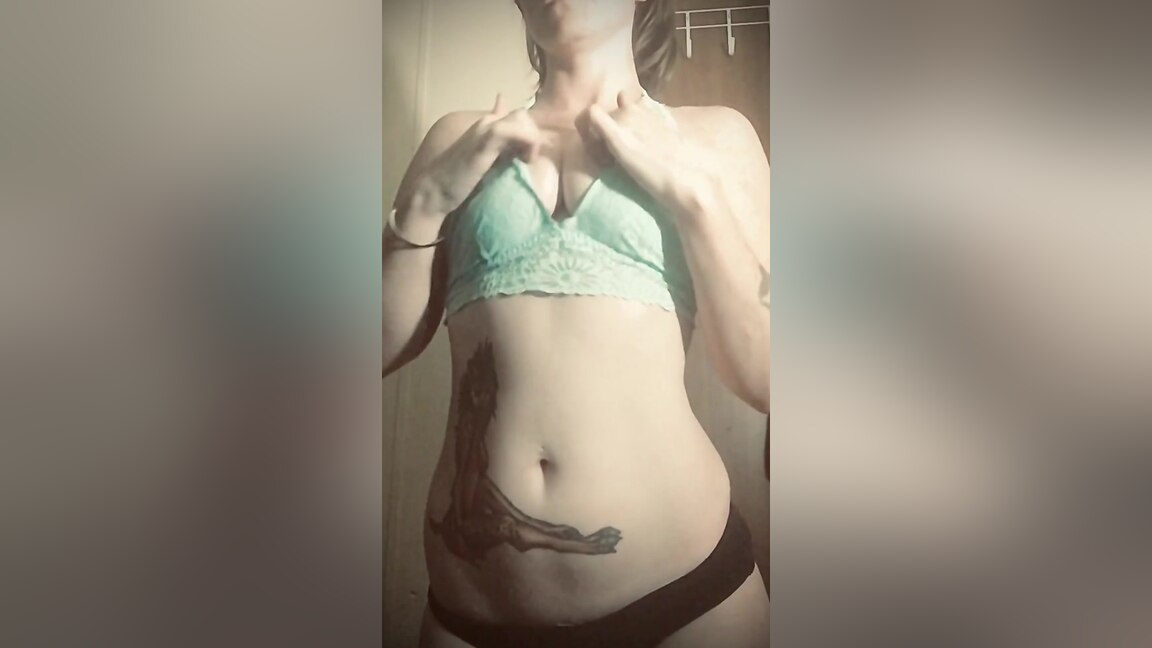 Sexy Girlfriend Striptease - Ladythetramp