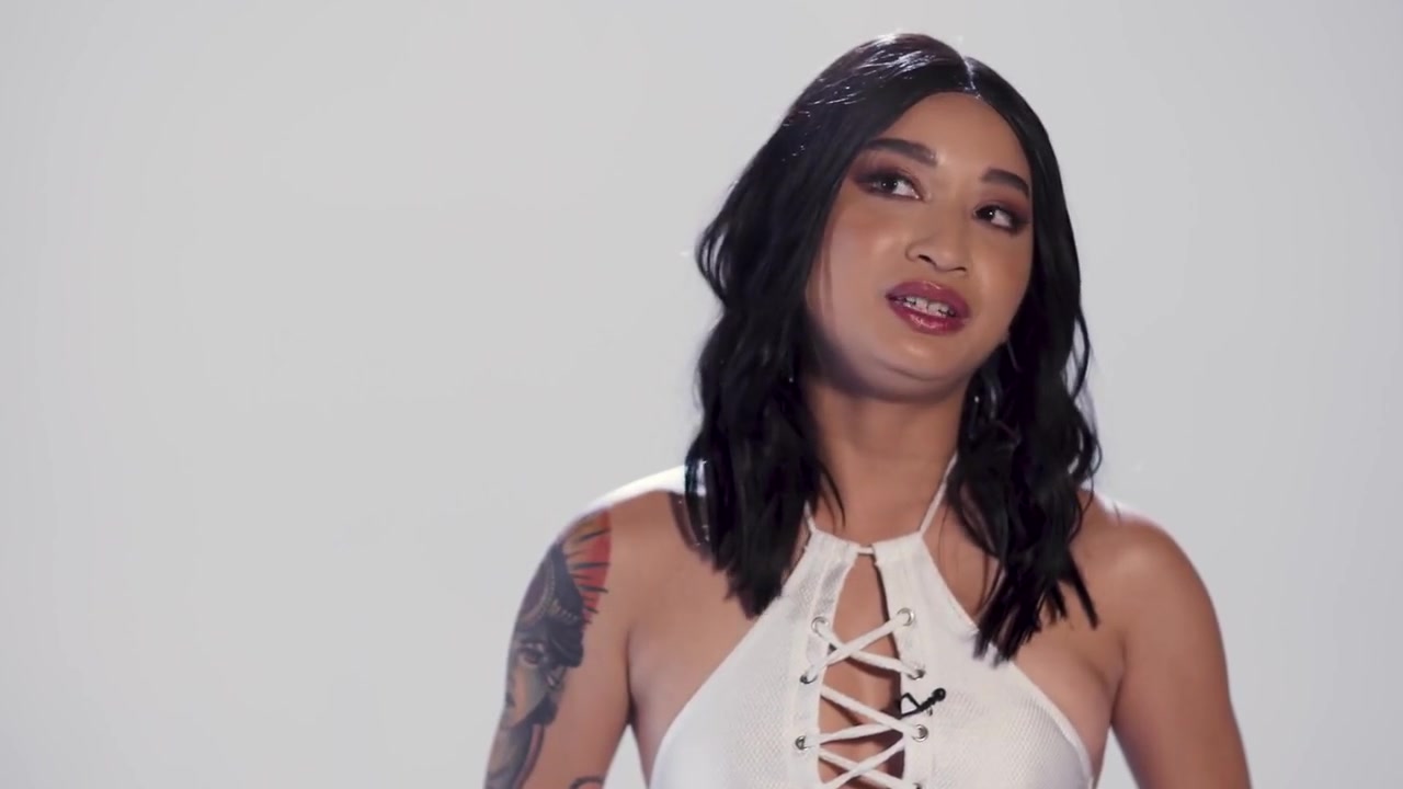 Sitting Down With Pornstar Interview - Avery Black