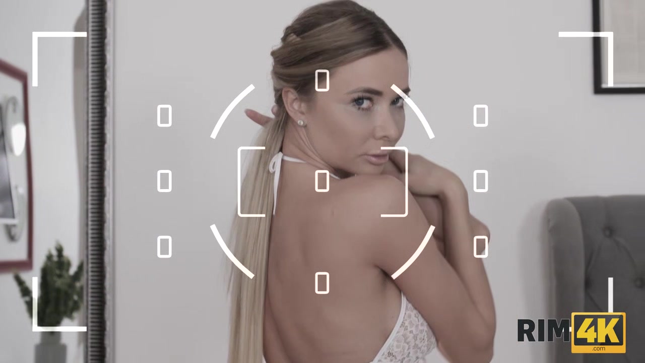 RIM4K. Girl asked friend to take professional pics and gave rimming
