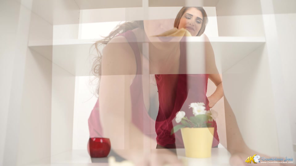Get An Eyeful - DownblouseJerk