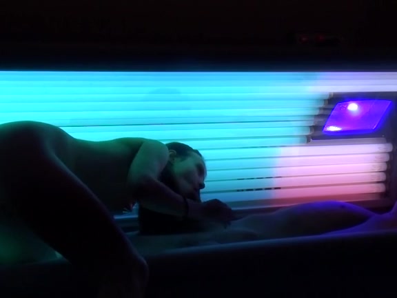 Pair performs hardcore scenes in solarium