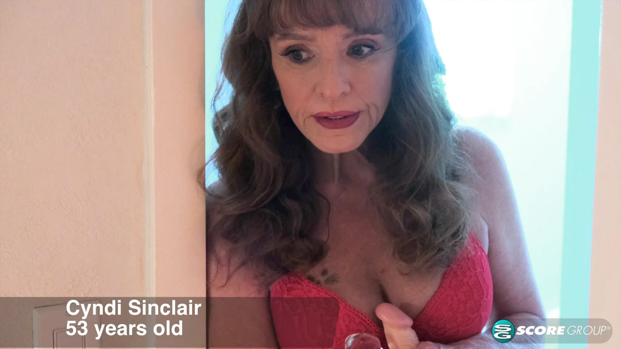 Cyndi DPs herself - 50PlusMilfs
