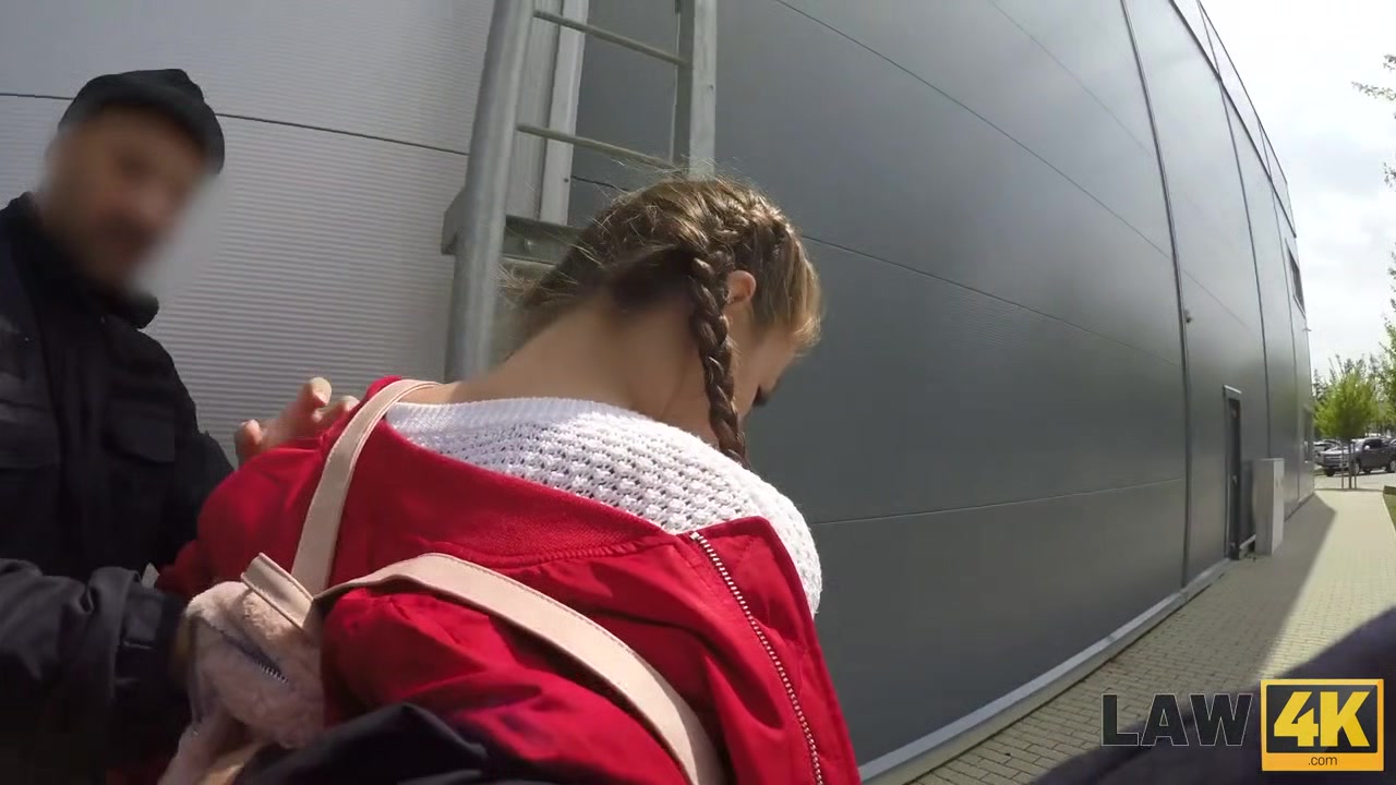 LAW4k. Cindy Shine avoids arrest for thanks to her female charms