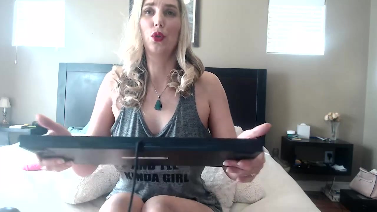 Naughty Milf Shows You How Deep She Can Take Her Toy - Katelynnheart