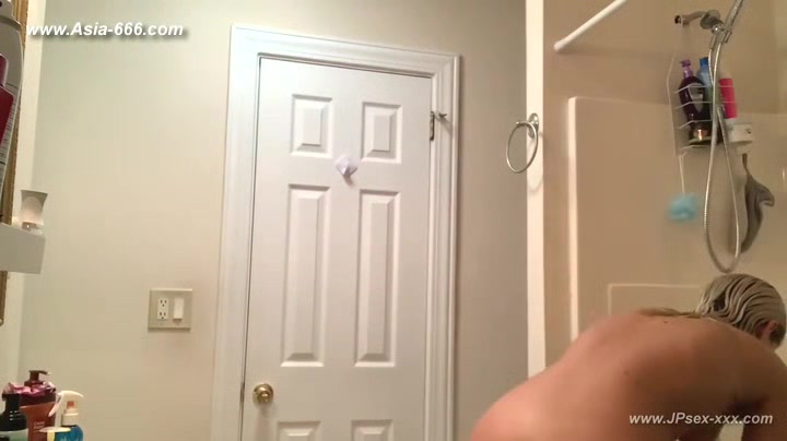 blonde girls shower.6_2