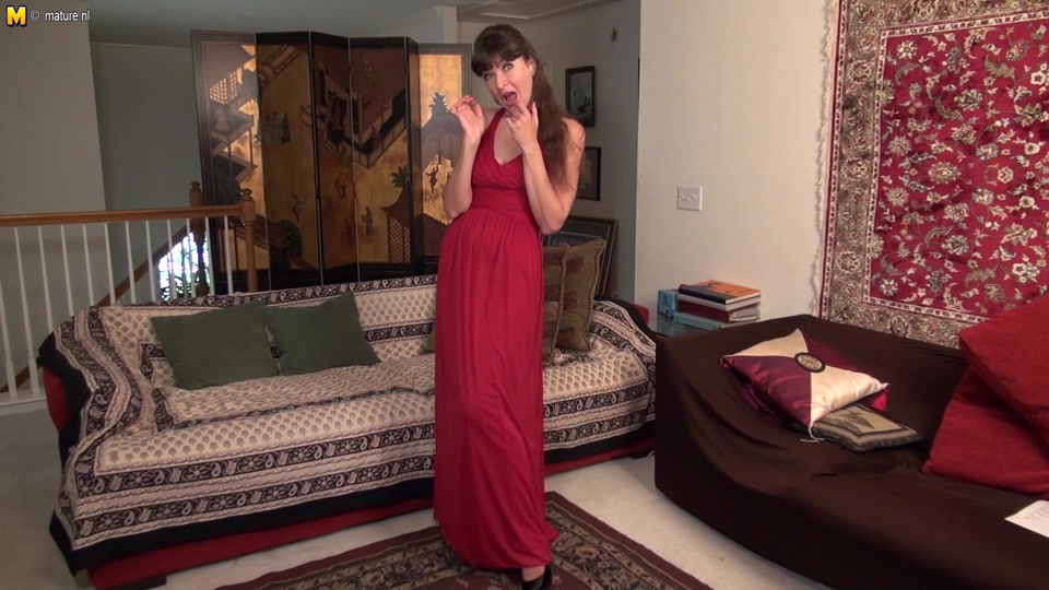 Horny American Lady Playing With Her Wet Pussy - MatureNL