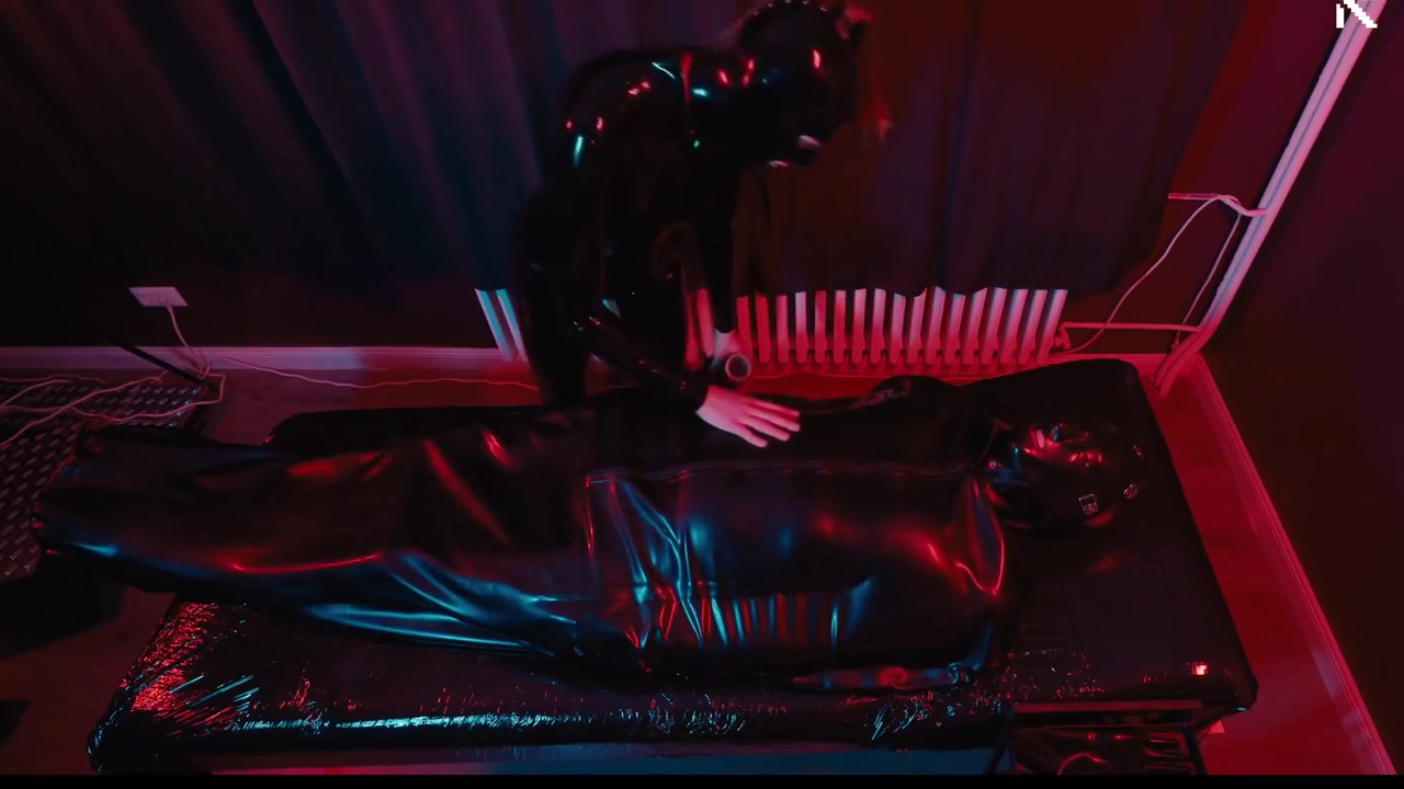 For The In Bodybag And Heavy Rubber Mask - Rubber Slave