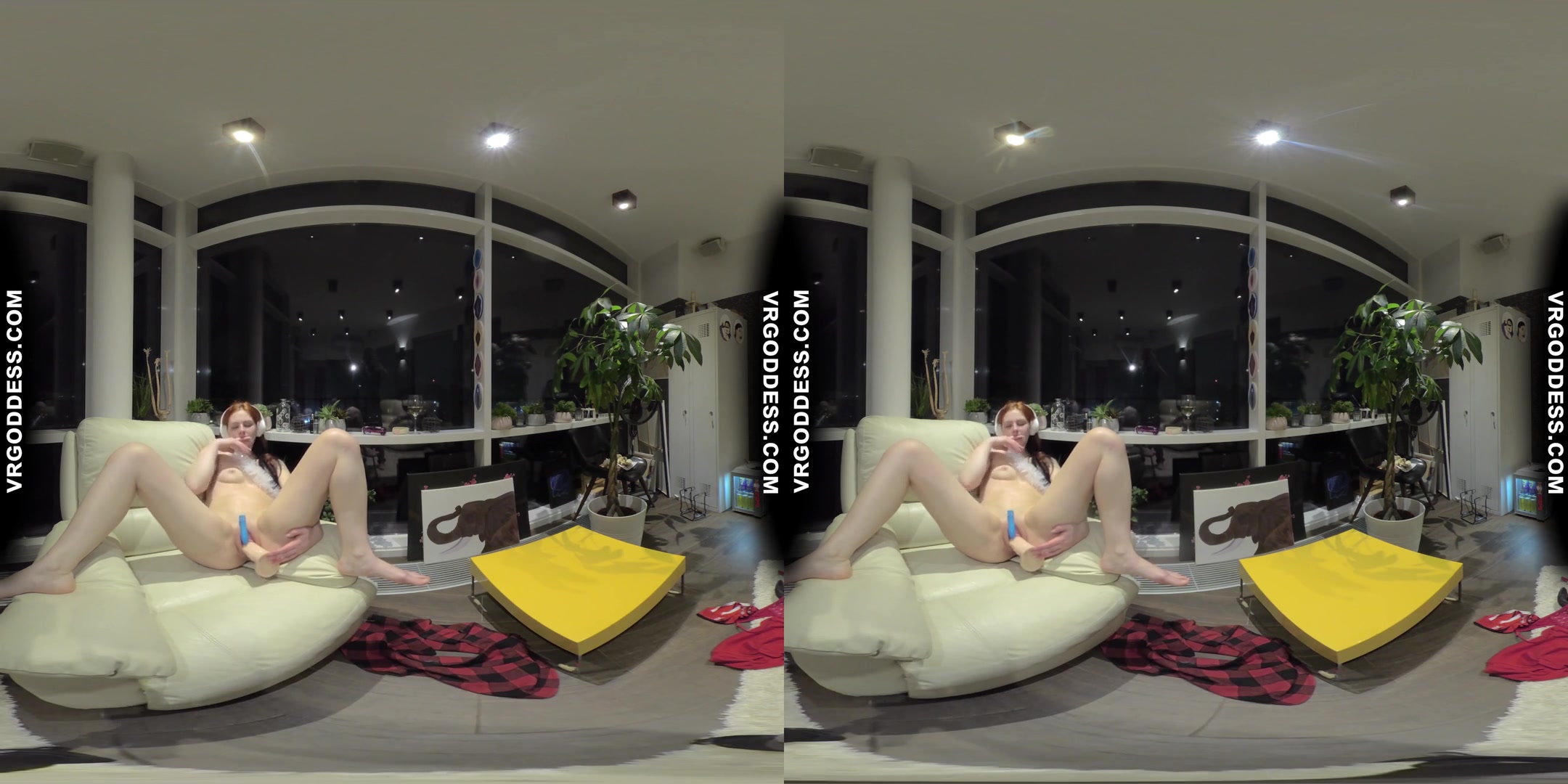 Vaping Hot Girl Lea Listening To Headphones Dancing Stripping Masturbating Winter Nights