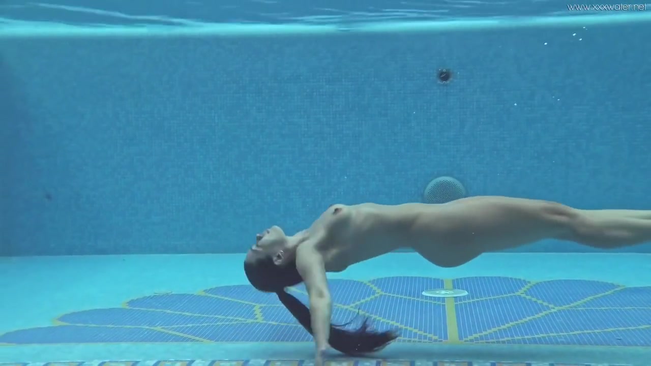 Hot Big Ass Euro Milf Sazan Underwater Erotics