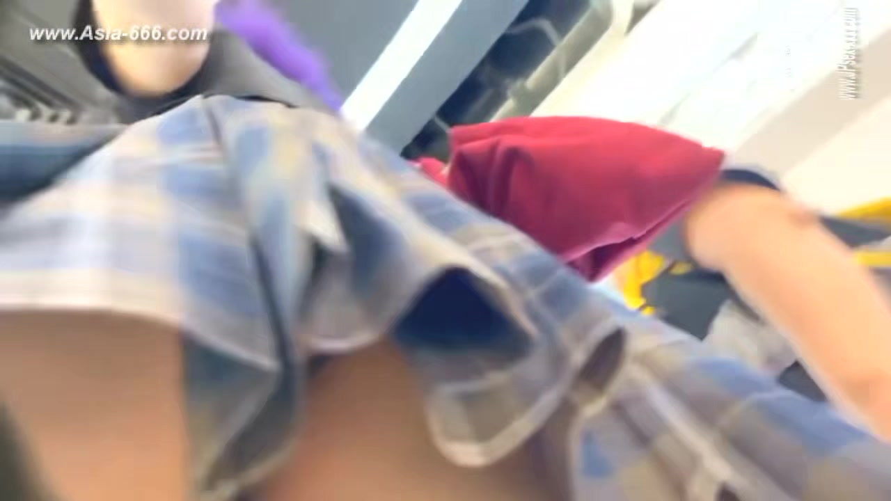peeping chinese amateur upskirt.203