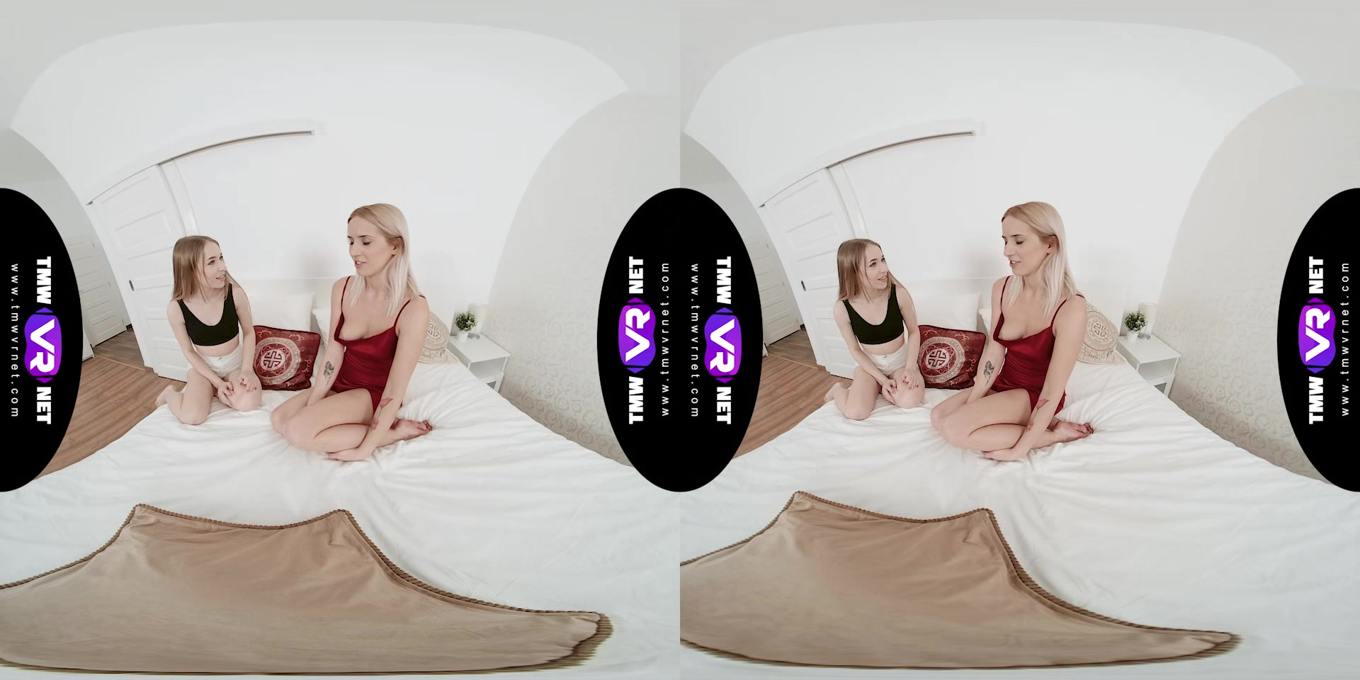 Curious cuties orgasm together