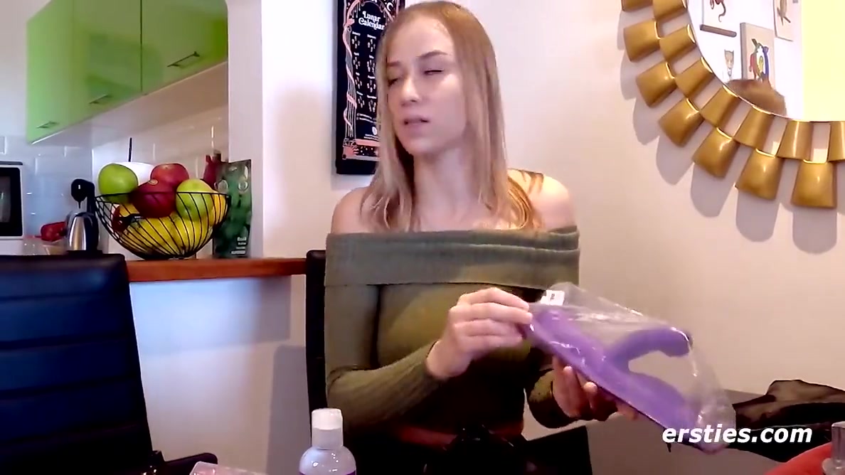 Sirena Rides Her New Sybian To Climax