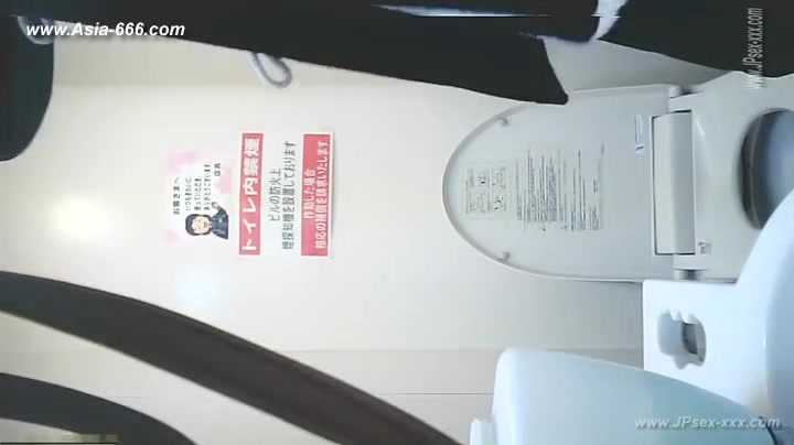 peeping asian office lady go to toilet.5