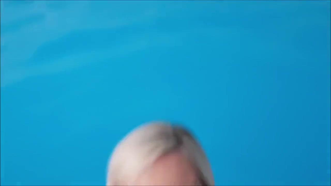Lilli Vanilli In Blase-queen Am Pool