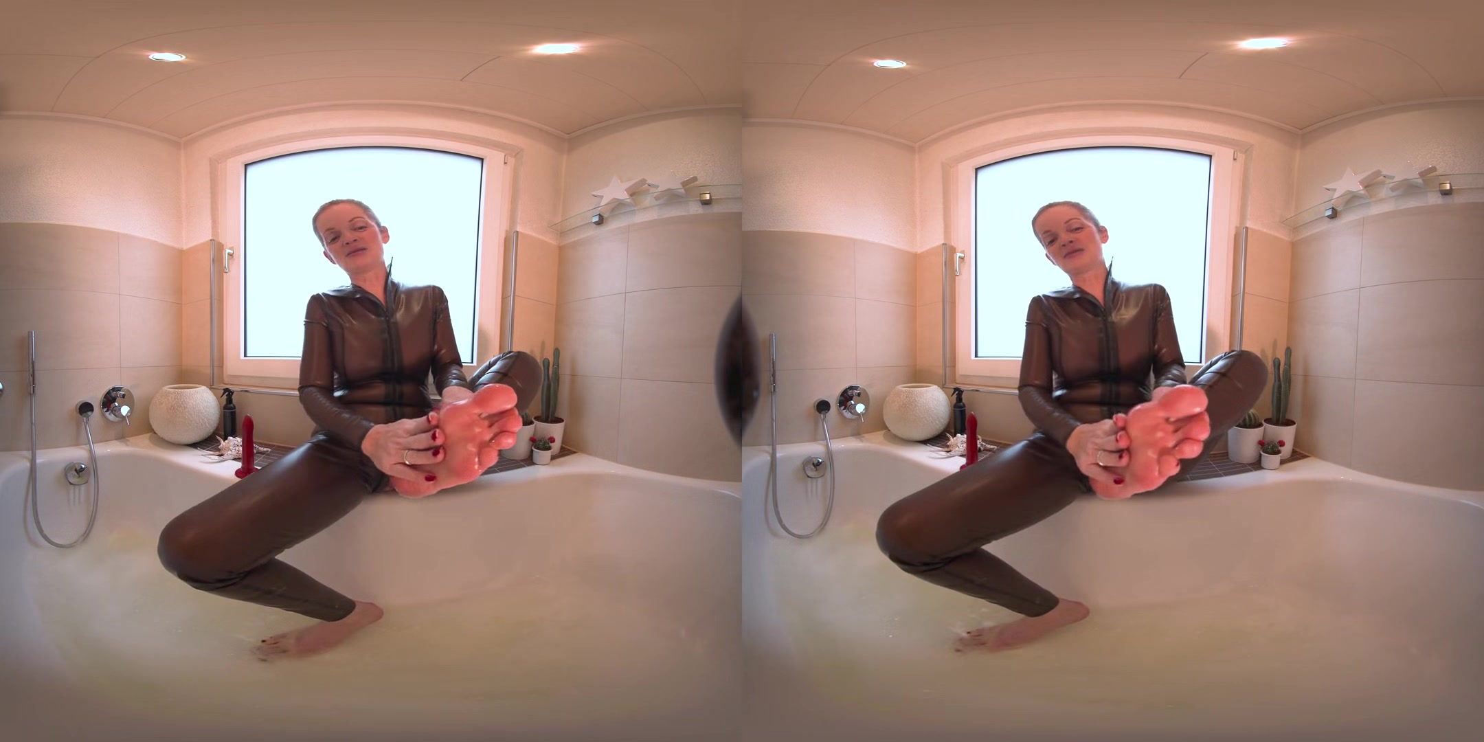 Latex Bathtube Fun