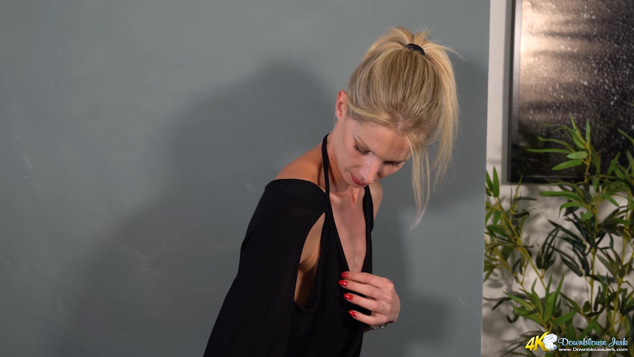Getting An Eyeful - DownblouseJerk