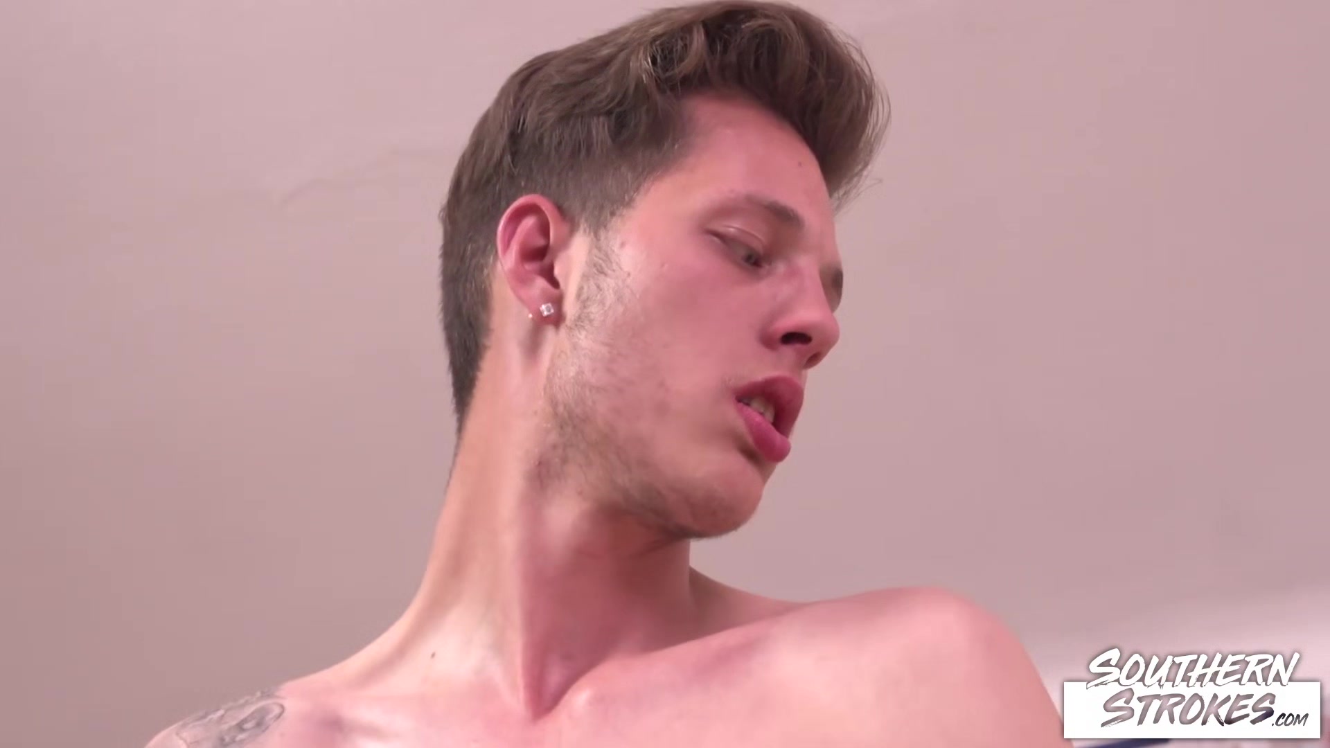 SOUTHERNSTROKES Will Simon Takes Reece Andrews Hard Dick After Massage