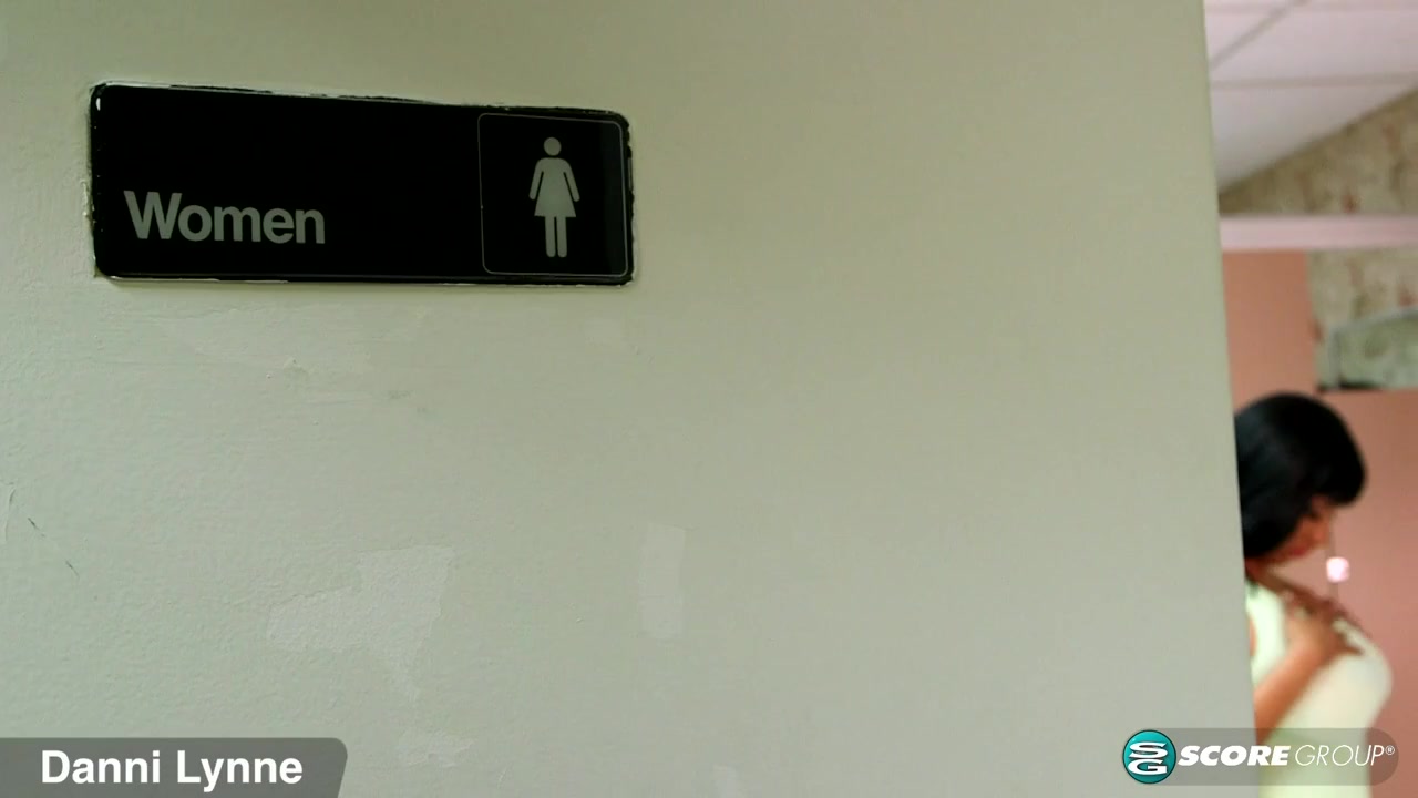 Peeper in the Ladies Room - Danni Lynne - Scoreland