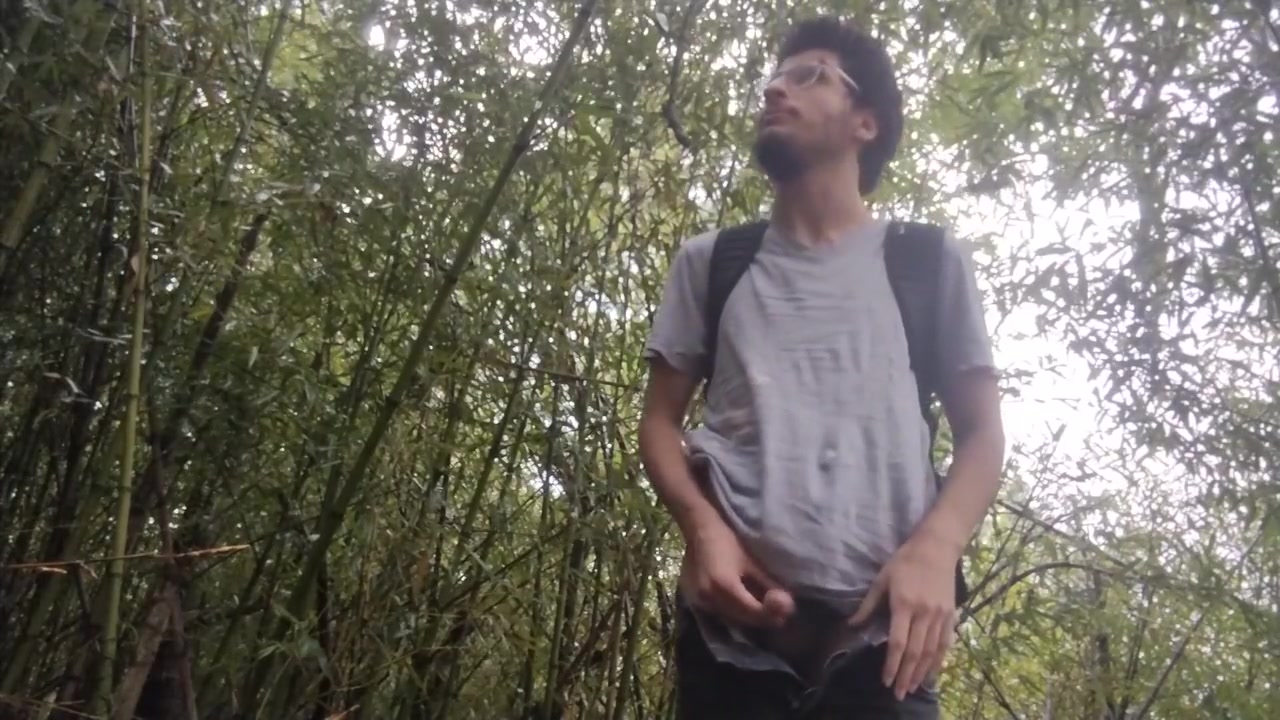 Peeing Outside Like Its Just Nothing Them Serching A Place In The Woods To Get