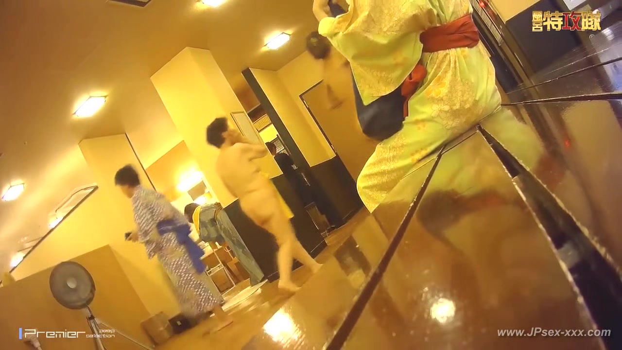japanese public bathroom changeroom.41