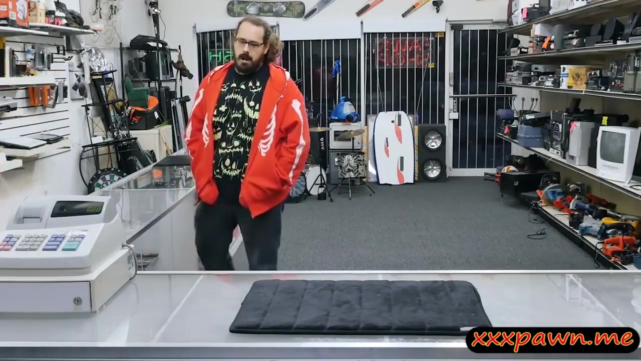 Big Boobs Woman Gives Head And Nailed By Pawnshop Owner
