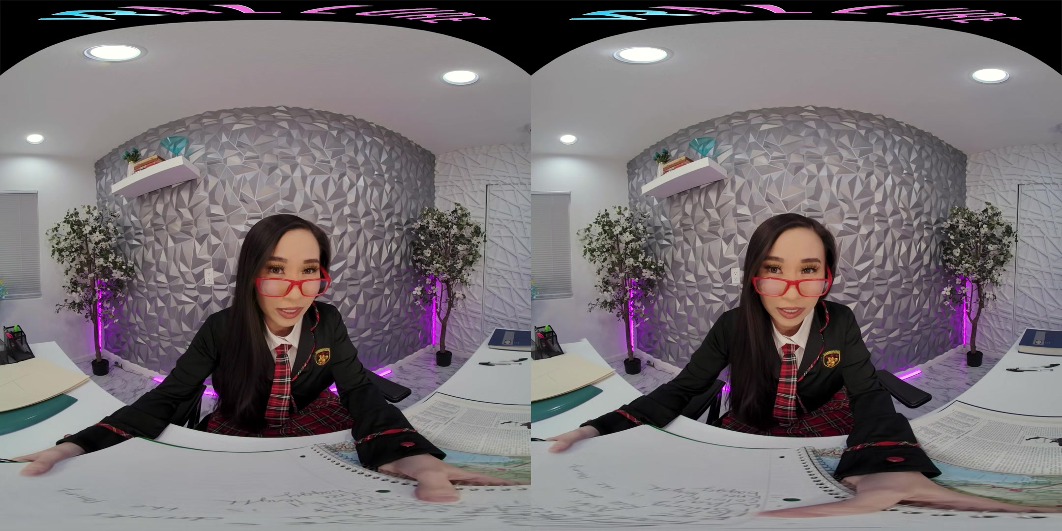 Asian spinner masturbates with her toys in VR