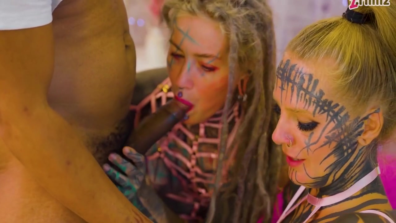 Trinity Eclectic, Edone Kaliyuga And Snake Dave In 3 Heavily Tattooed Girls, 2 Guys - Bbc & White Cock Orgy