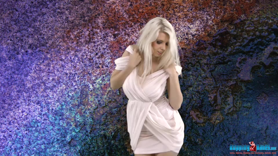 Holly M - Classy Babe - BoppingBabes